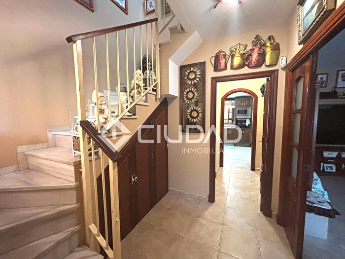 Casas en venta y pisos alquiler - 3