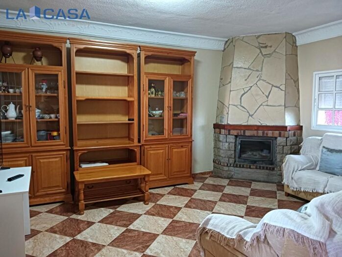 Casas en venta y pisos alquiler - 3