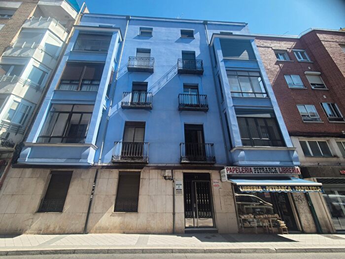 Casas en venta y pisos alquiler - 1