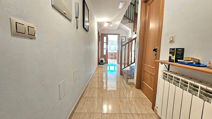Casas en venta y pisos alquiler - 3