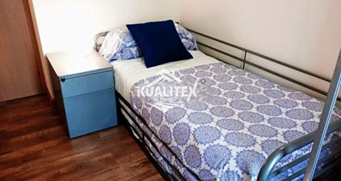 Casas en venta y pisos alquiler - 3