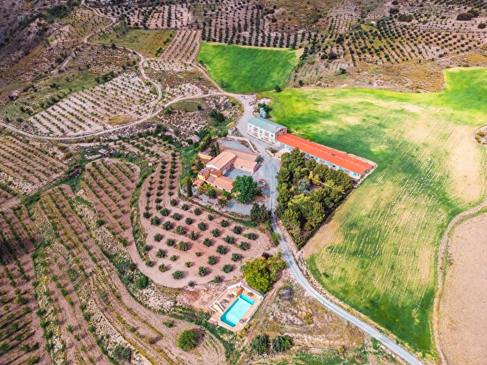 Casa en venta en Gor, Granada de 6 habitaciones