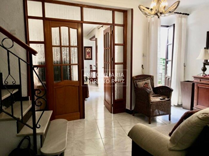 Casas en venta y pisos alquiler - 1