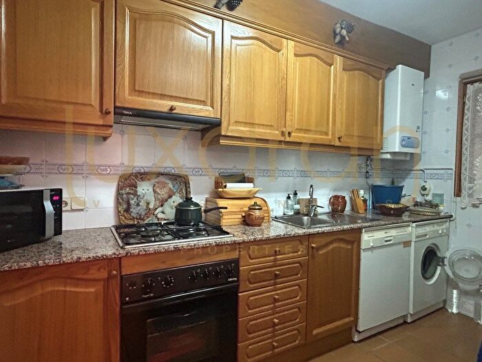 Casas en venta y pisos alquiler - 3