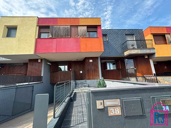 Casas en venta y pisos alquiler - 1