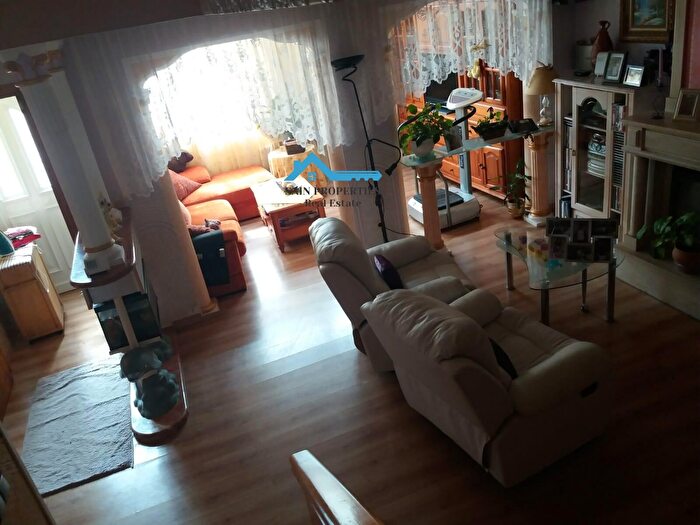 Casas en venta y pisos alquiler - 3