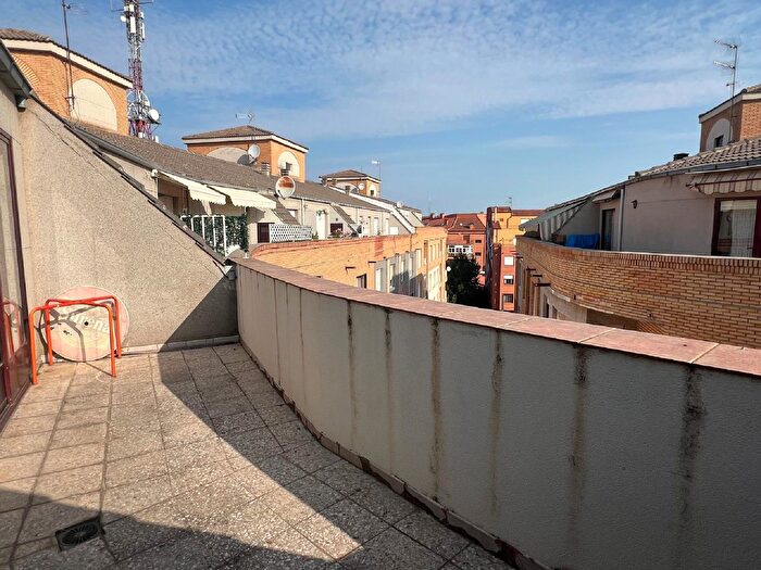 Casas en venta y pisos alquiler - 3
