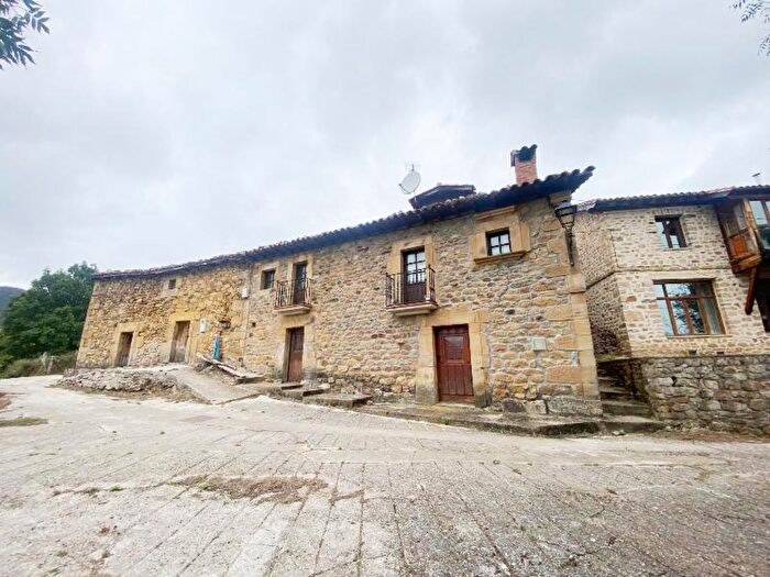 Casa en venta en Polaciones, Cantabria de 3 habitaciones