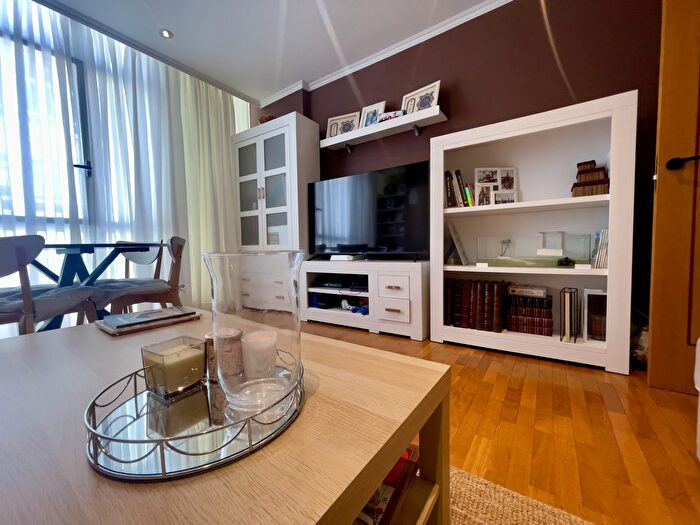 Casas en venta y pisos alquiler - 3