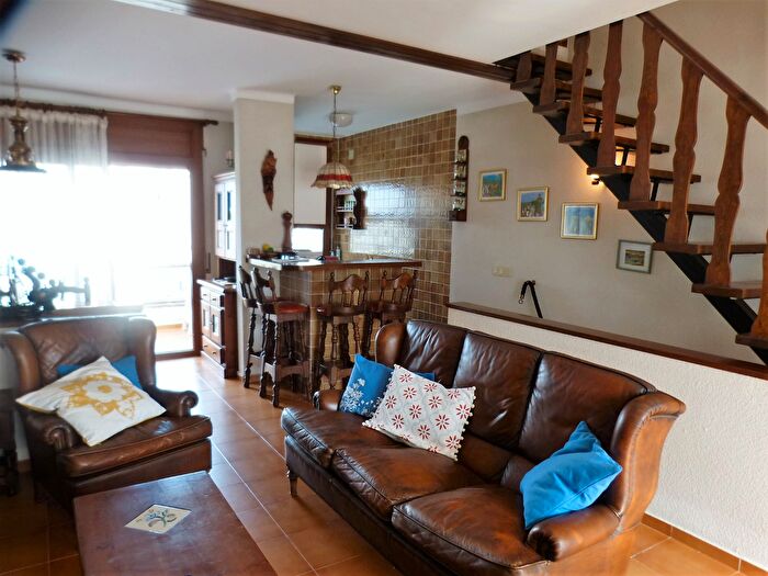 Casas en venta y pisos alquiler - 3