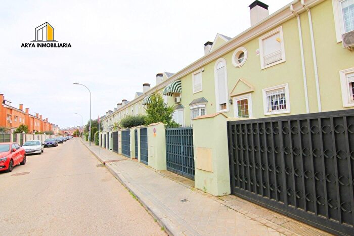 Casas en venta y pisos alquiler - 1
