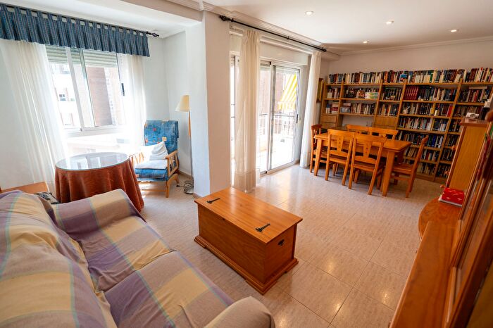 Casas en venta y pisos alquiler - 1