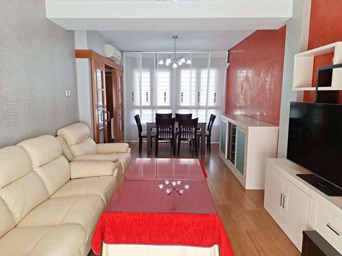 Casas en venta y pisos alquiler - 2
