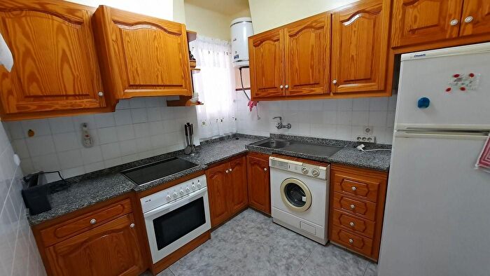 Casas en venta y pisos alquiler - 3