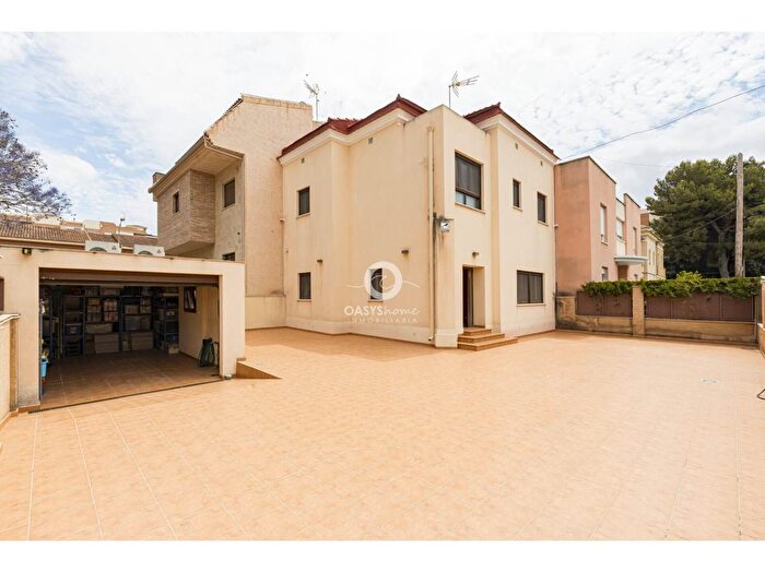 Casas en venta y pisos alquiler - 1
