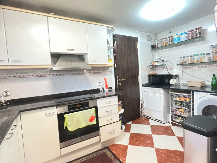 Casas en venta y pisos alquiler - 2