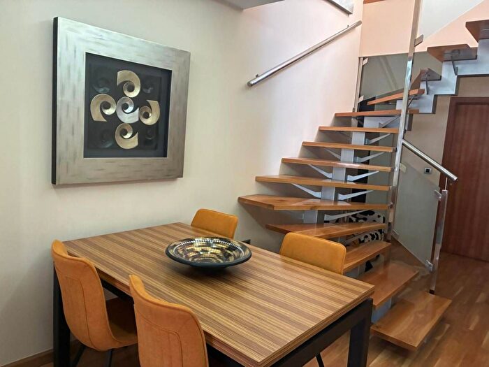 Casas en venta y pisos alquiler - 1