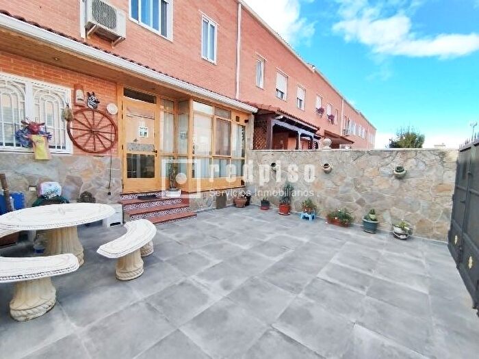Casas en venta y pisos alquiler - 1