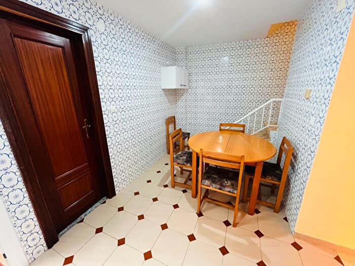 Casas en venta y pisos alquiler - 3