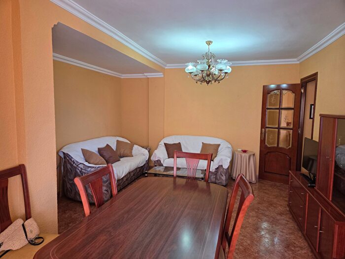 Piso en alquiler en Cruz de Humilladero, Portada Alta Pol Crta De Cártama de 4 habitaciones