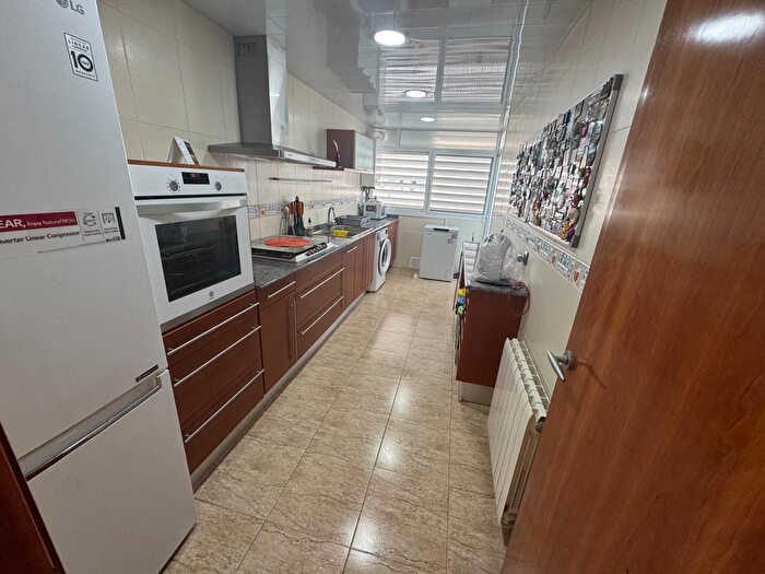 Casas en venta y pisos alquiler - 3