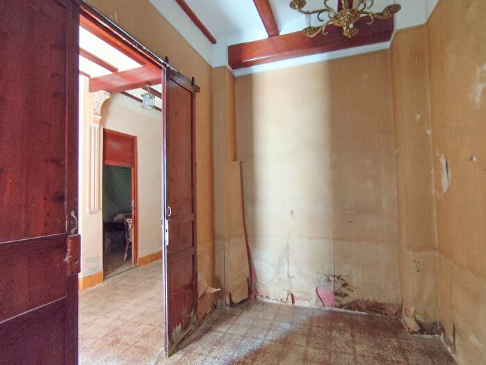 Casas en venta y pisos alquiler - 3