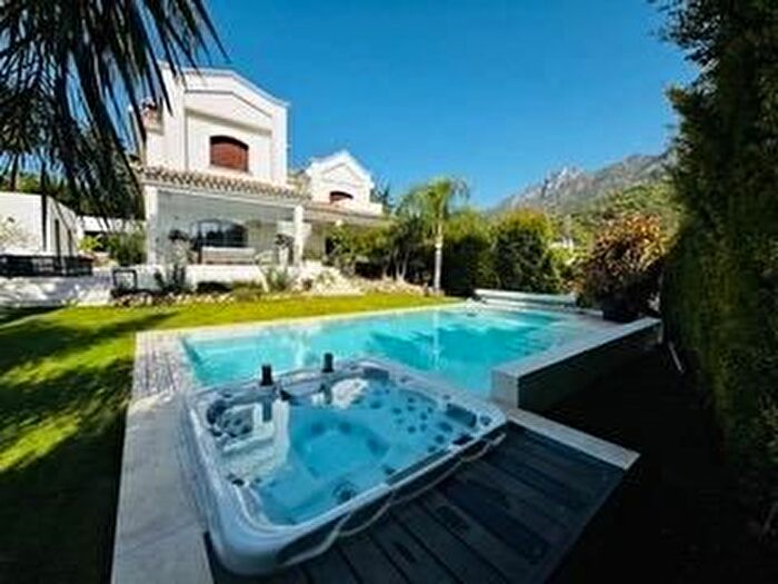 Casa en venta en Marbella Centro, Valdeolletas Las Cancelas Xarblanca de 5 habitaciones