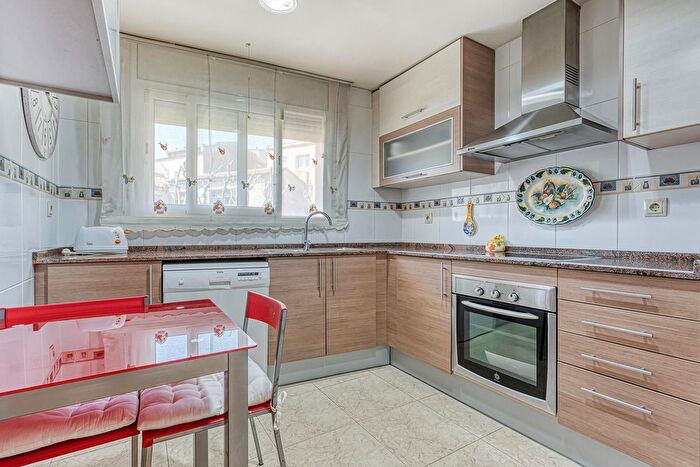 Casas en venta y pisos alquiler - 2
