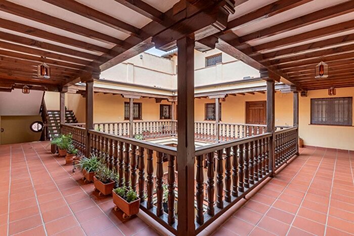Casas en venta y pisos alquiler - 1