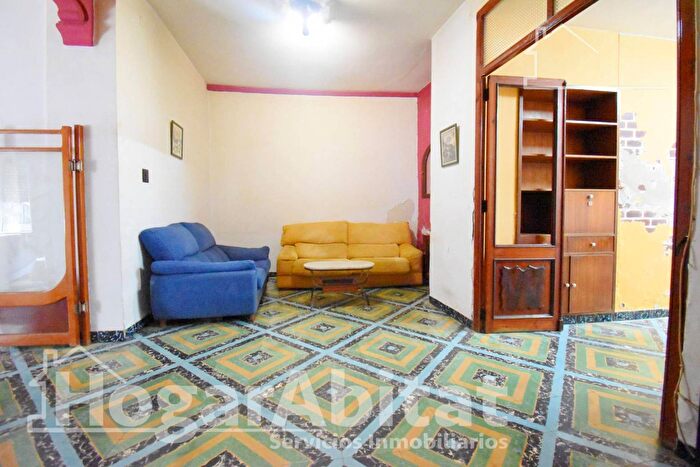 Casas en venta y pisos alquiler - 3