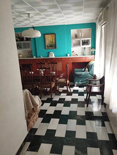 Casas en venta y pisos alquiler - 3