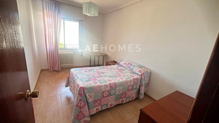 Casas en venta y pisos alquiler - 3