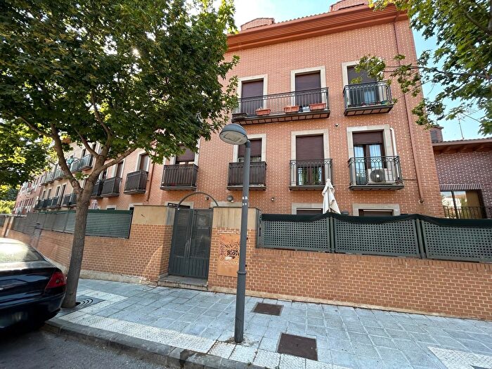 Casas en venta y pisos alquiler - 1