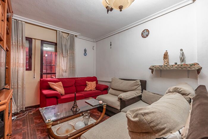 Casas en venta y pisos alquiler - 2