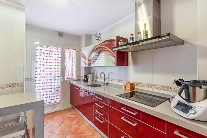Casas en venta y pisos alquiler - 3