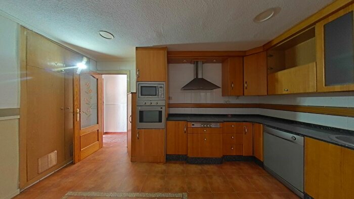 Casas en venta y pisos alquiler - 3