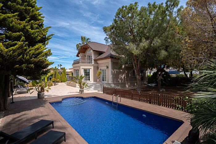 Casa en venta en Comunitat Valenciana, Alicante de 5 habitaciones