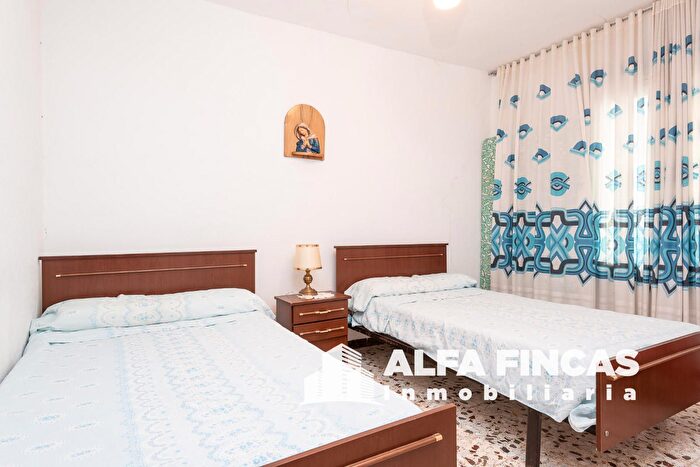 Casas en venta y pisos alquiler - 3