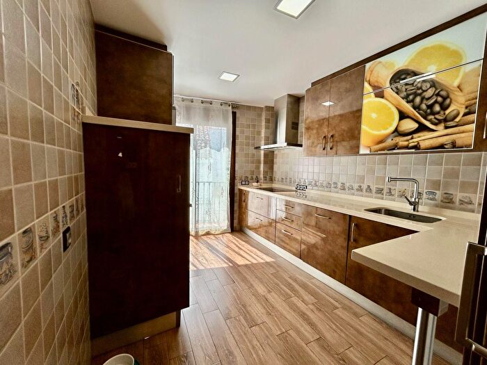 Casas en venta y pisos alquiler - 2