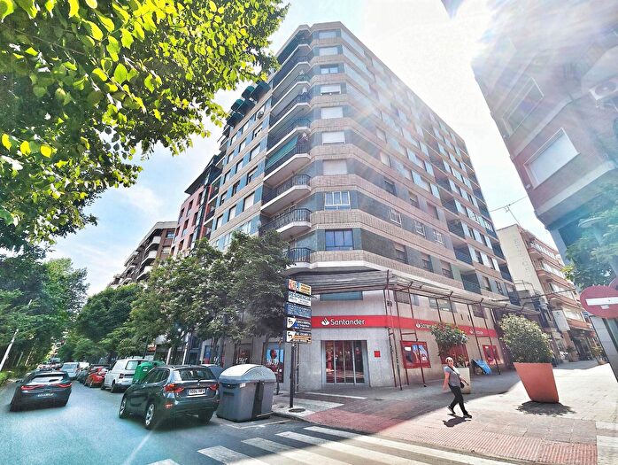 Casas en venta y pisos alquiler - 1