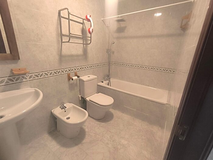 Casas en venta y pisos alquiler - 3