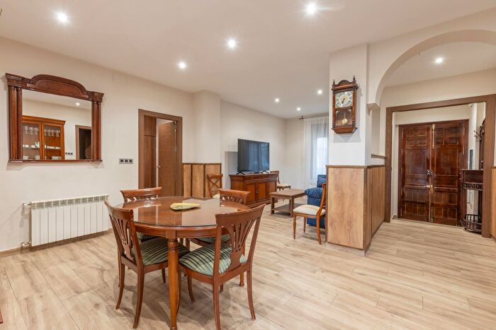 Casas en venta y pisos alquiler - 2