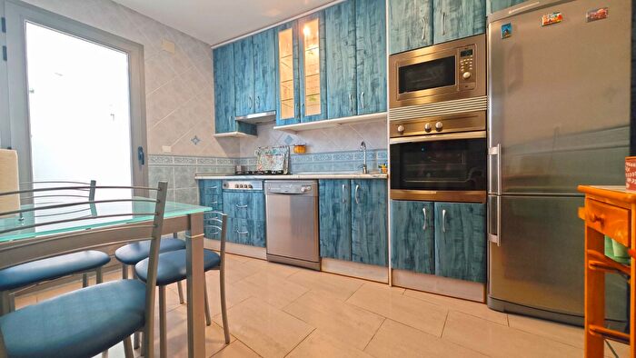 Casas en venta y pisos alquiler - 3