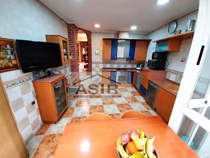 Casas en venta y pisos alquiler - 3