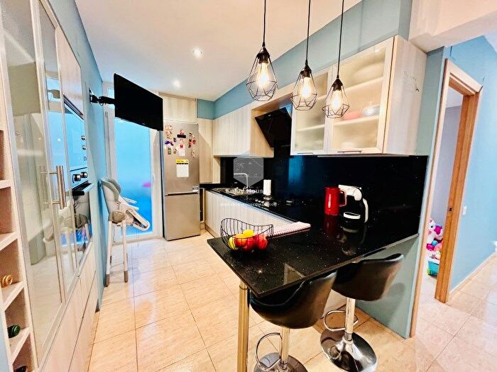 Casas en venta y pisos alquiler - 3