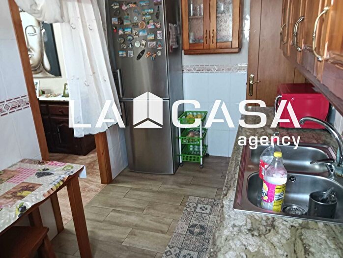 Casas en venta y pisos alquiler - 3