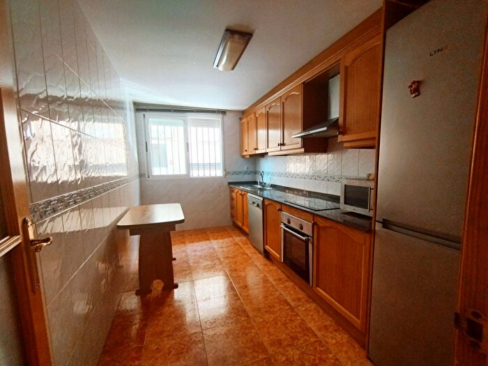 Casas en venta y pisos alquiler - 1