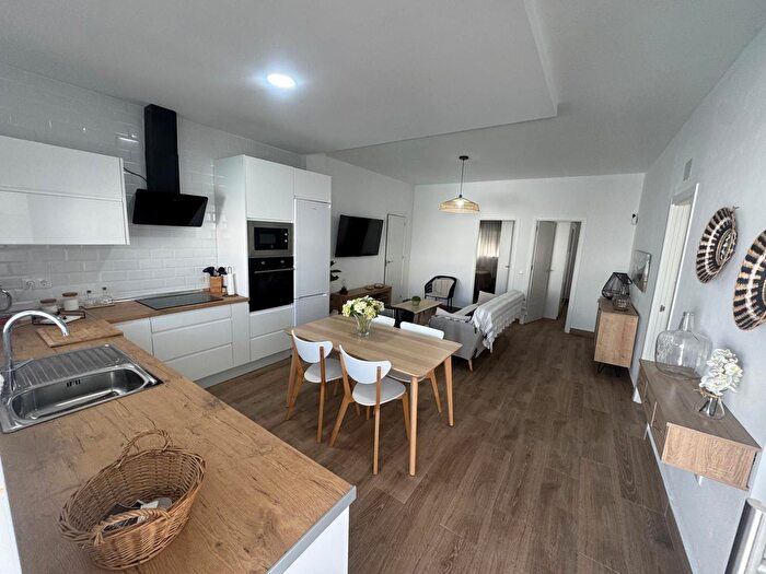 Casas en venta y pisos alquiler - 3