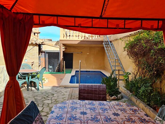 Casas en venta y pisos alquiler - 1