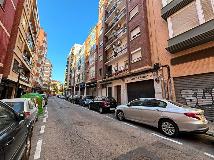 Casas en venta y pisos alquiler - 1